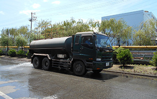 散水車