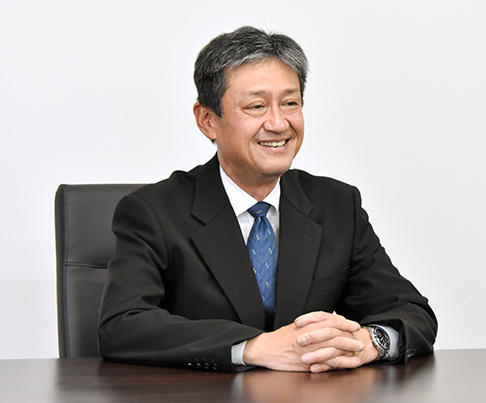 代表取締役社長　桑名 隆